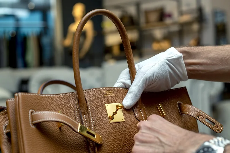 Hermès Birkin bag side view - how to spot a fake Hermès Birkin