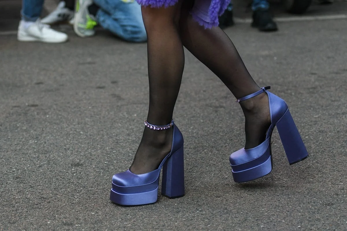 Versace Medusa Aevitas Double Platform Pumps detail - Versace Medusa Aevitas platform pumps