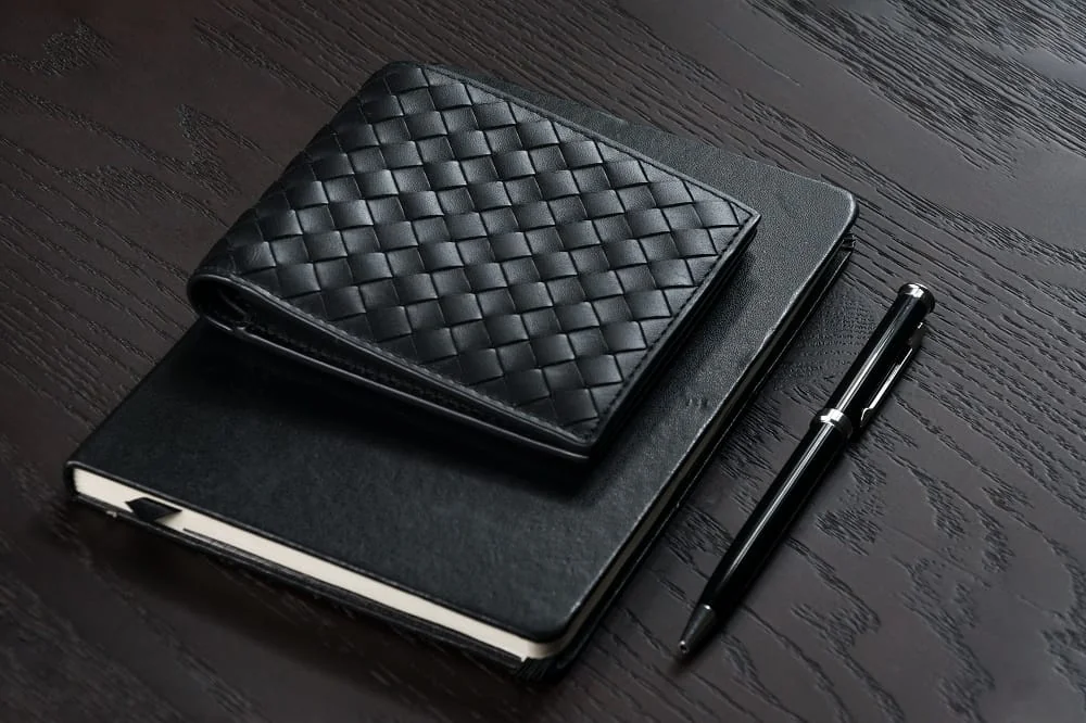 Men&rsquo;s Wallets front view - designer men&rsquo;s wallets under $500