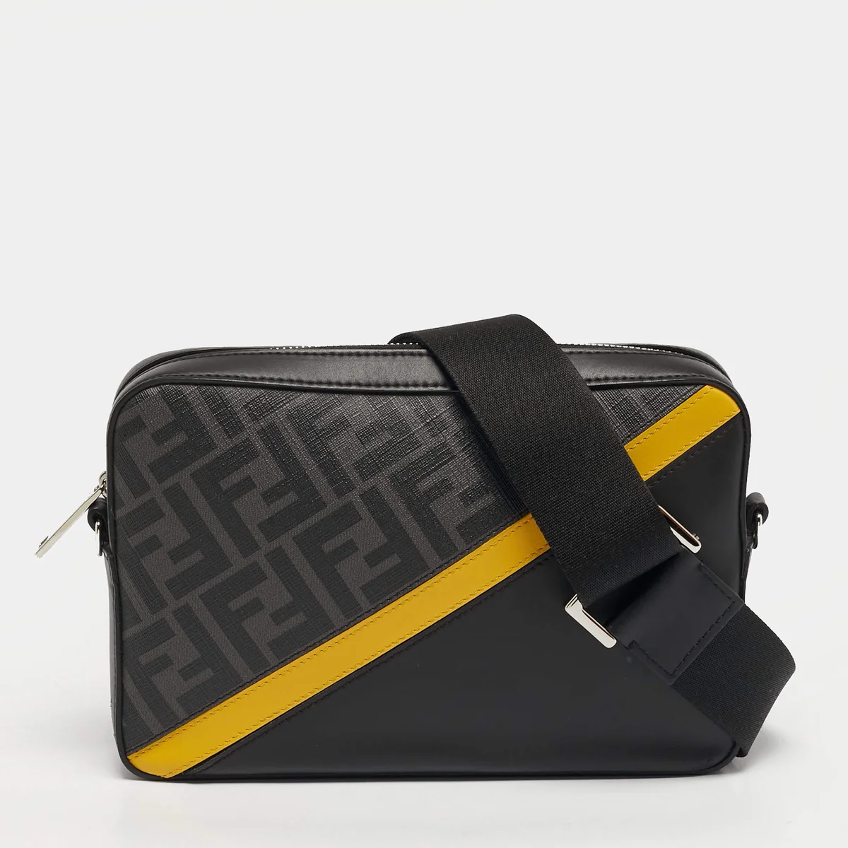 Men&rsquo;s Luxury Bags detail - best luxury bags for men