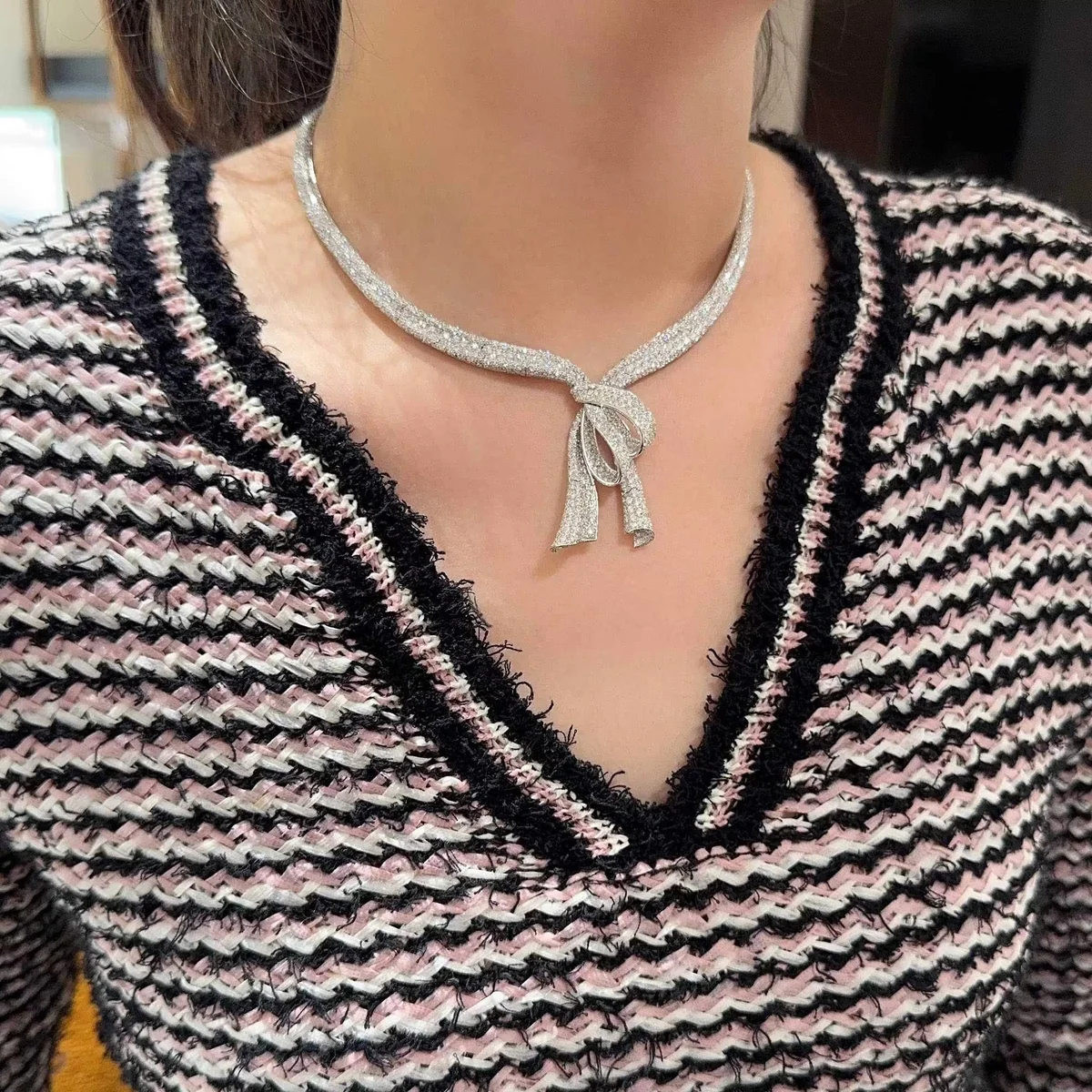 Valentine&rsquo;s Day jewelry gifts side view