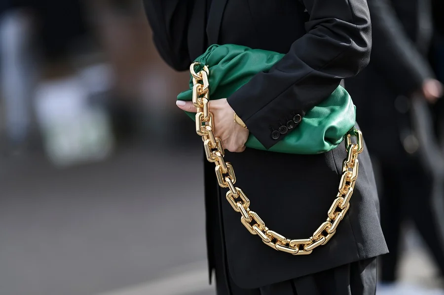 Bottega Veneta The Chain Pouch Bag side view - Bottega Veneta Chain Pouch Bag
