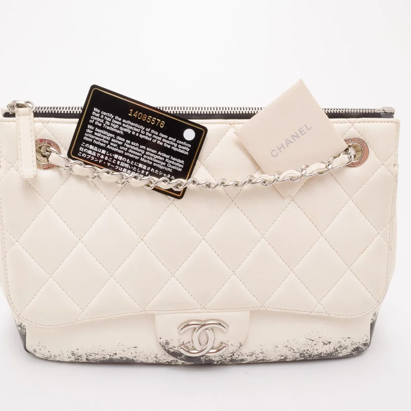 Chanel Blizzard Jumbo Flap Bag detail - Chanel Blizzard Flap bag