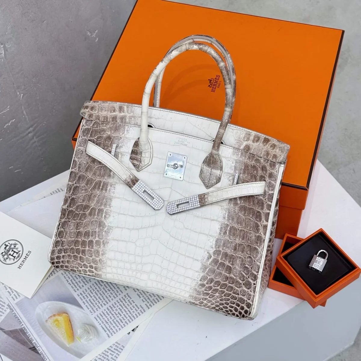 luxury handbag brands detail