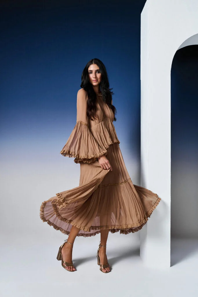 Ramadan outfit ideas UAE side view