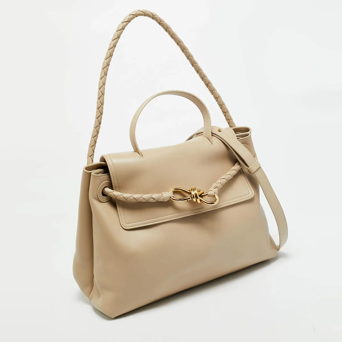 Designer handbags (Chanel, Louis Vuitton, Dior, Gucci, Fendi) detail - replica vs pre-owned bags