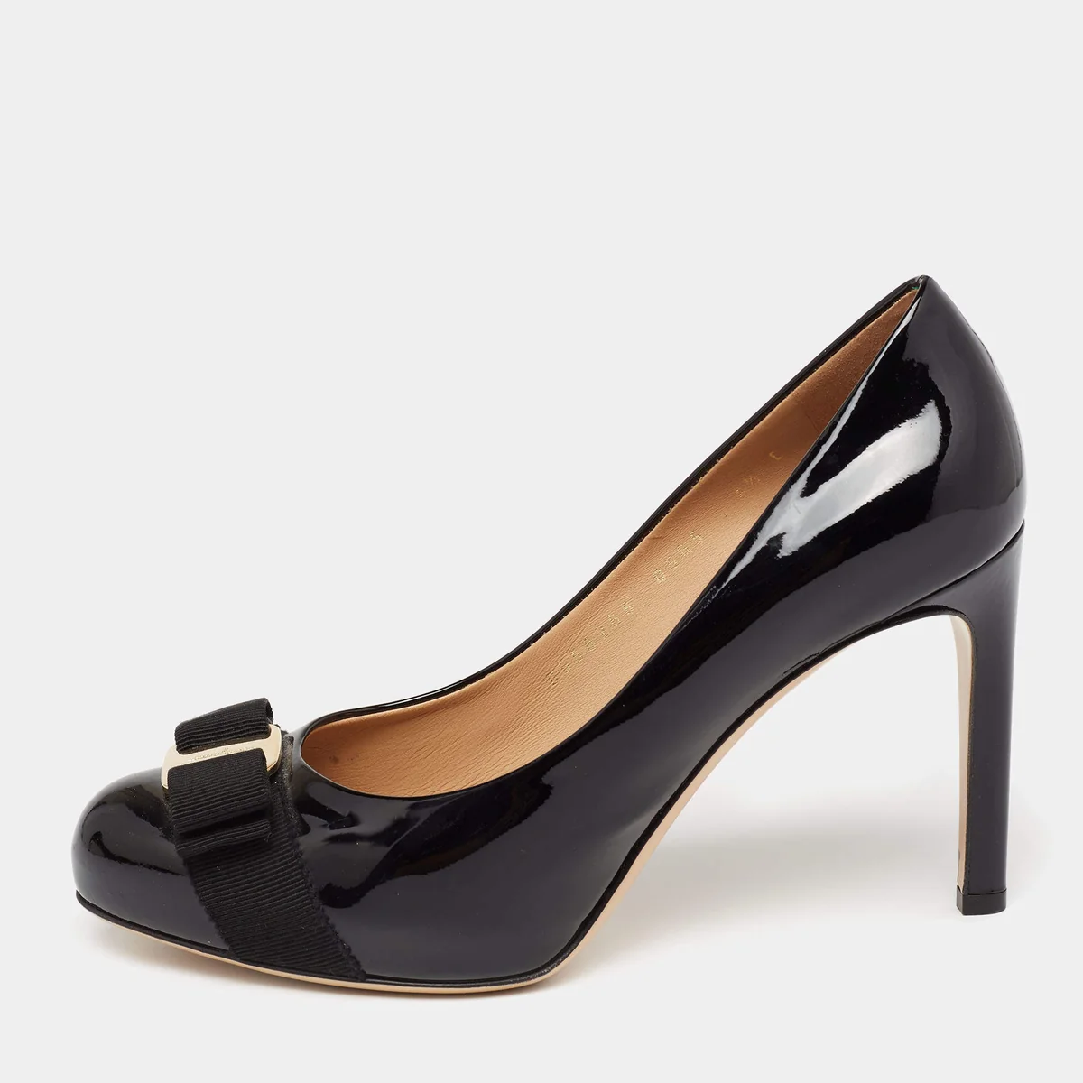Salvatore Ferragamo Pumps front view