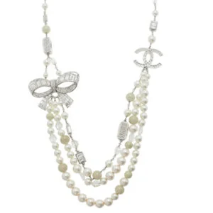Fine and fashion jewelry (silver, gold, gemstones, pearls) detail - how to clean jewelry