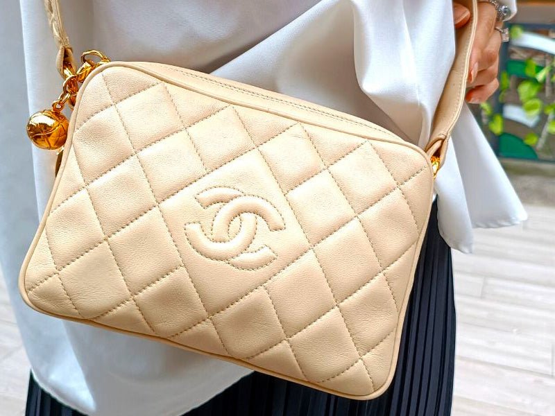 Vintage Chanel flat-quilted diamond pattern