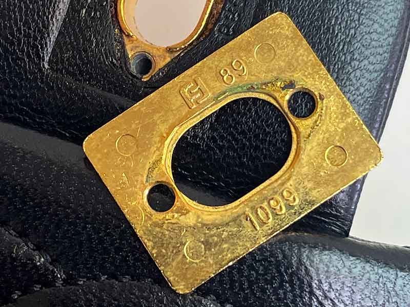 CHANEL Classic CC Logo