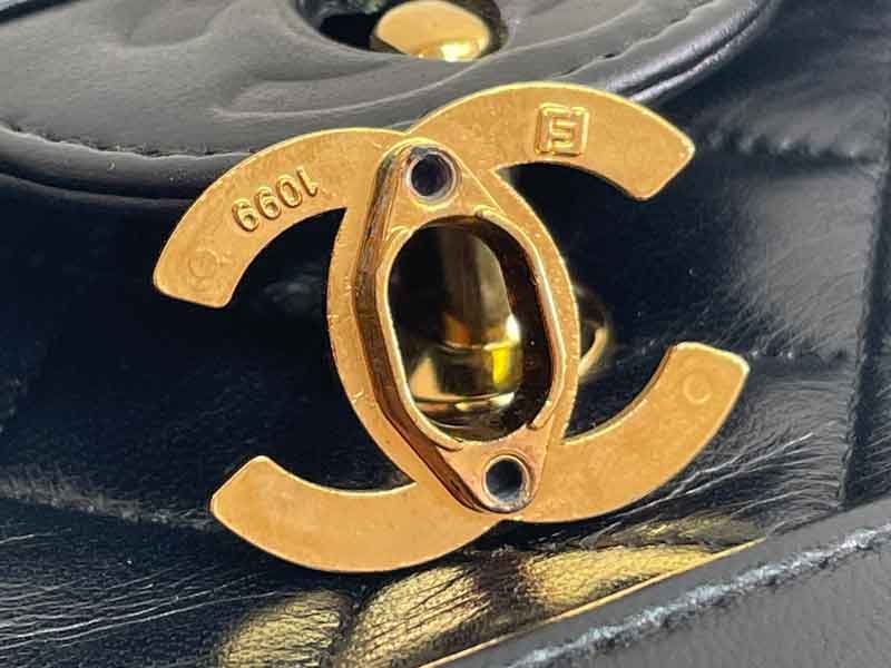 CHANEL Classic CC Logo