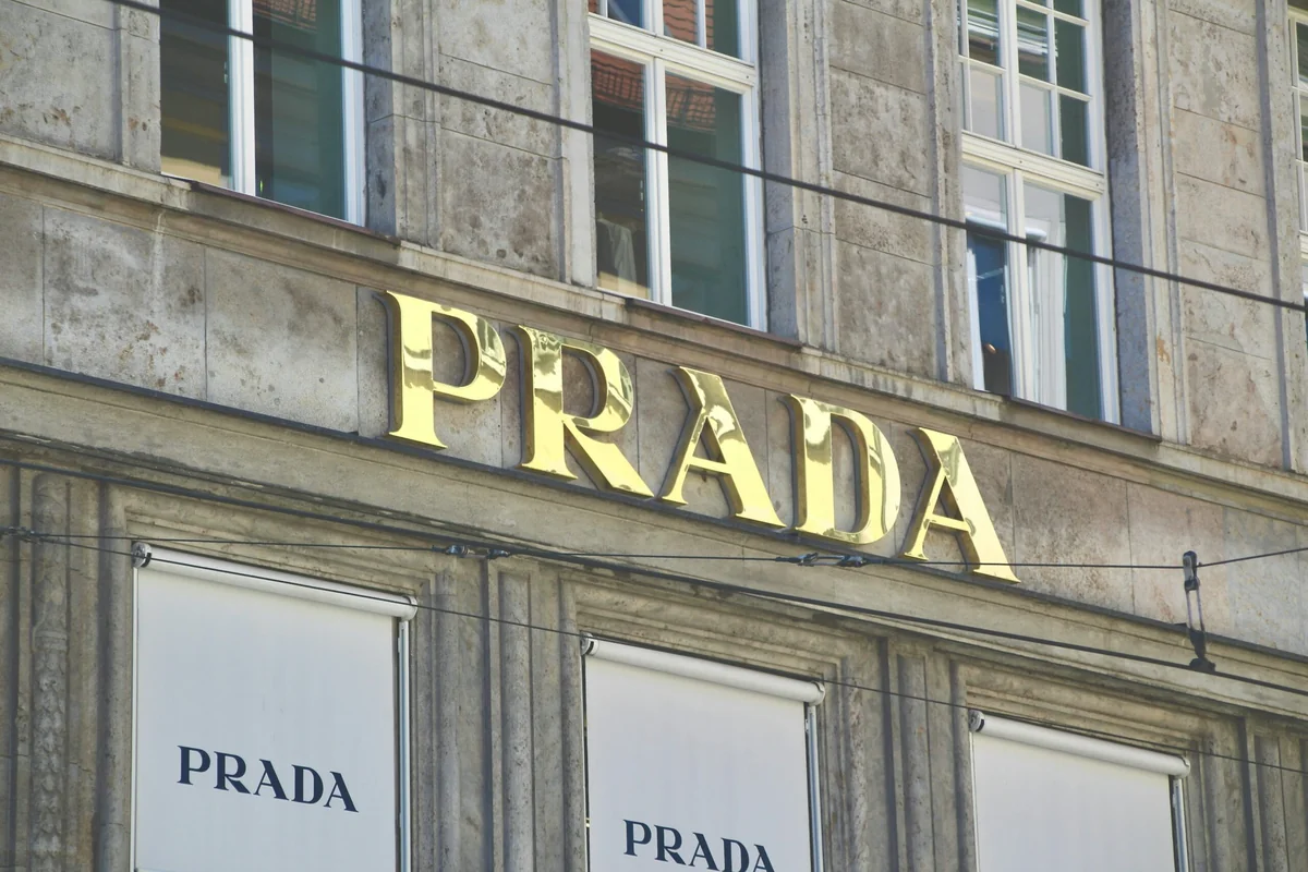Prada, Versace detail - Prada buys Versace